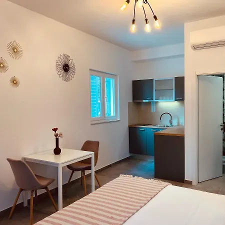 Apartmani Avis Selce Exterior photo