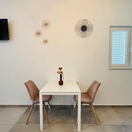 Apartmani Avis Selce Exterior photo