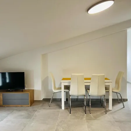 Apartmani Avis Selce Exterior photo