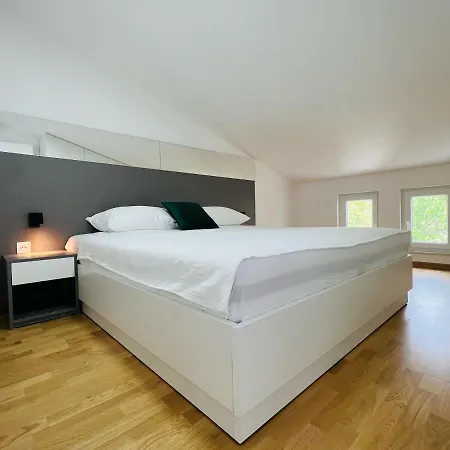 Apartmani Avis Selce Exterior photo