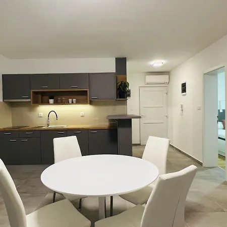 Apartmani Avis Selce Exterior photo