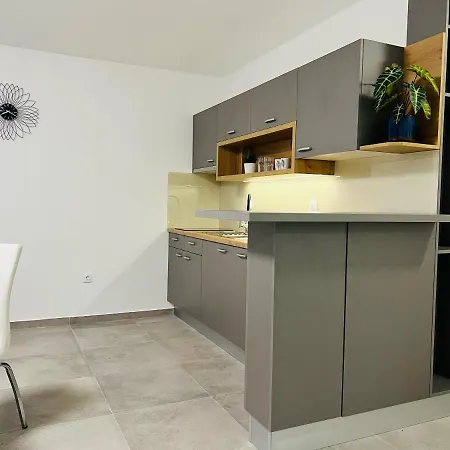 Apartmani Avis Selce Exterior photo