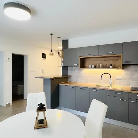 Apartmani Avis Selce Exterior photo