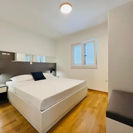 Apartmani Avis Selce Exterior photo