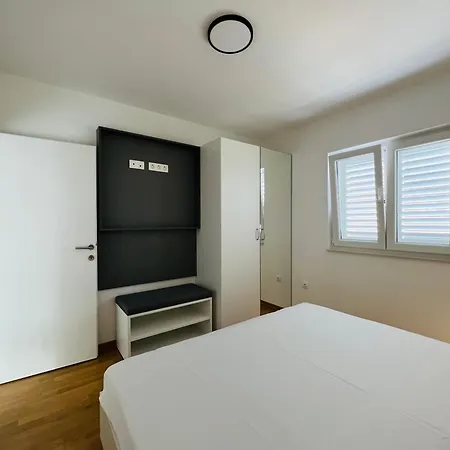 Apartmani Avis Selce Exterior photo