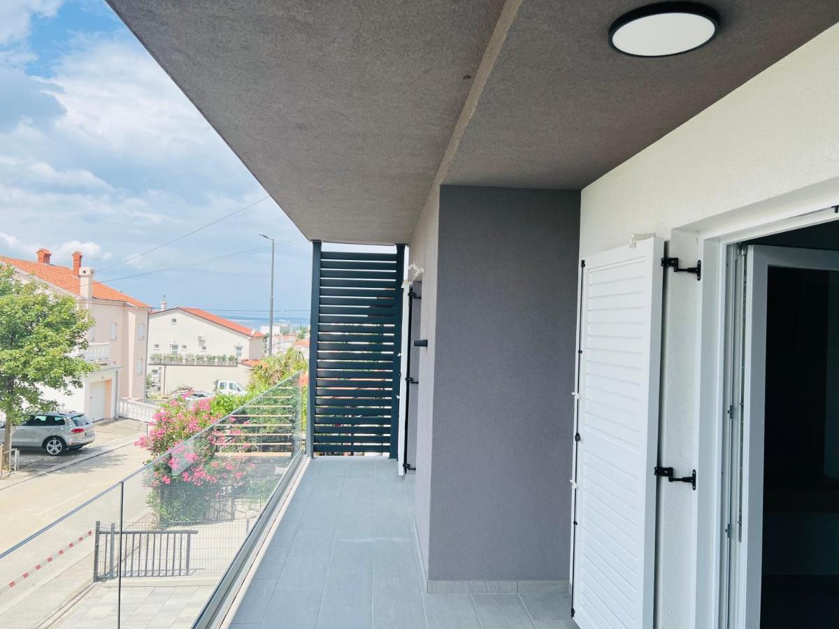 Avis Apartment