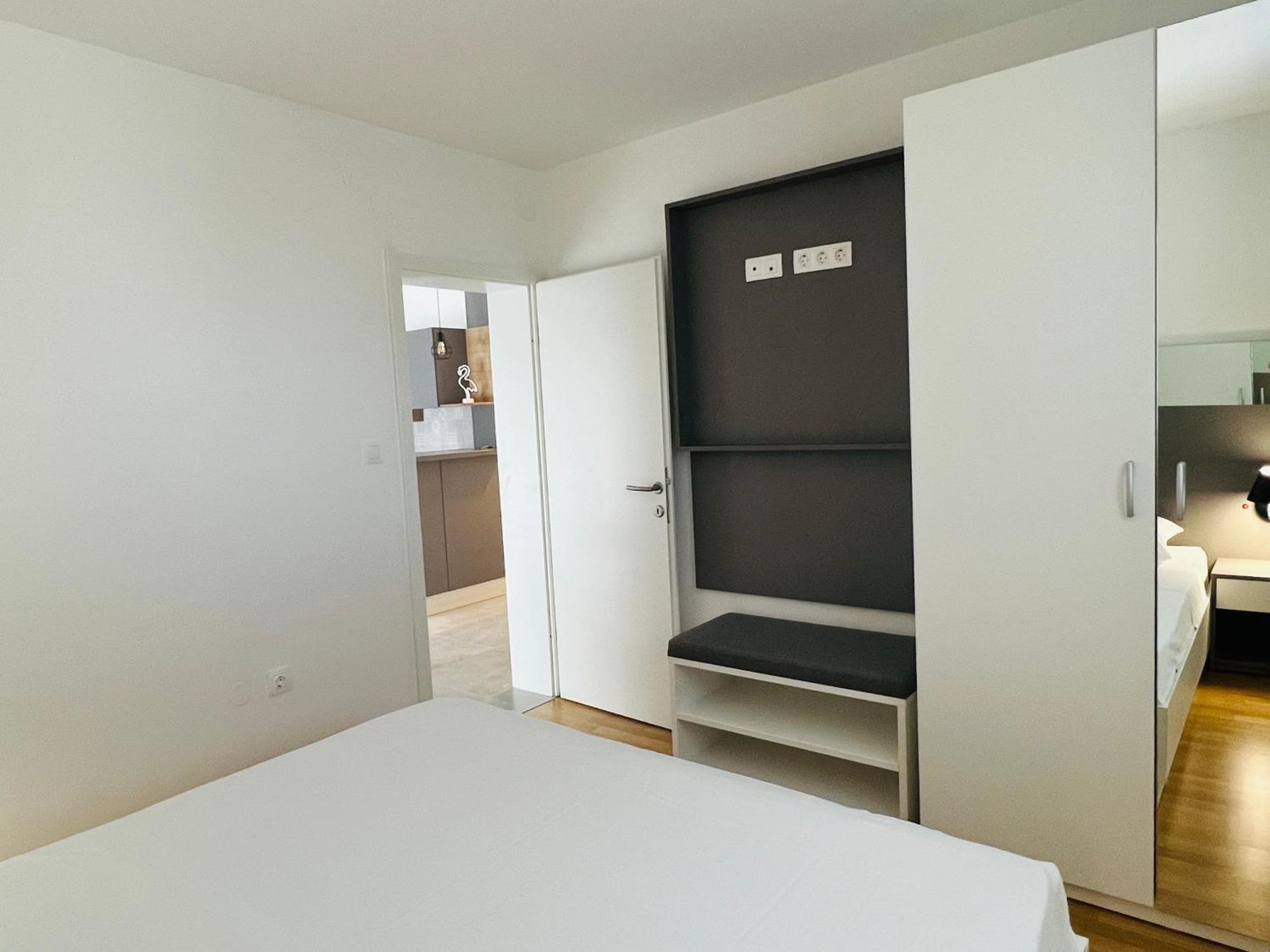 Avis Apartment