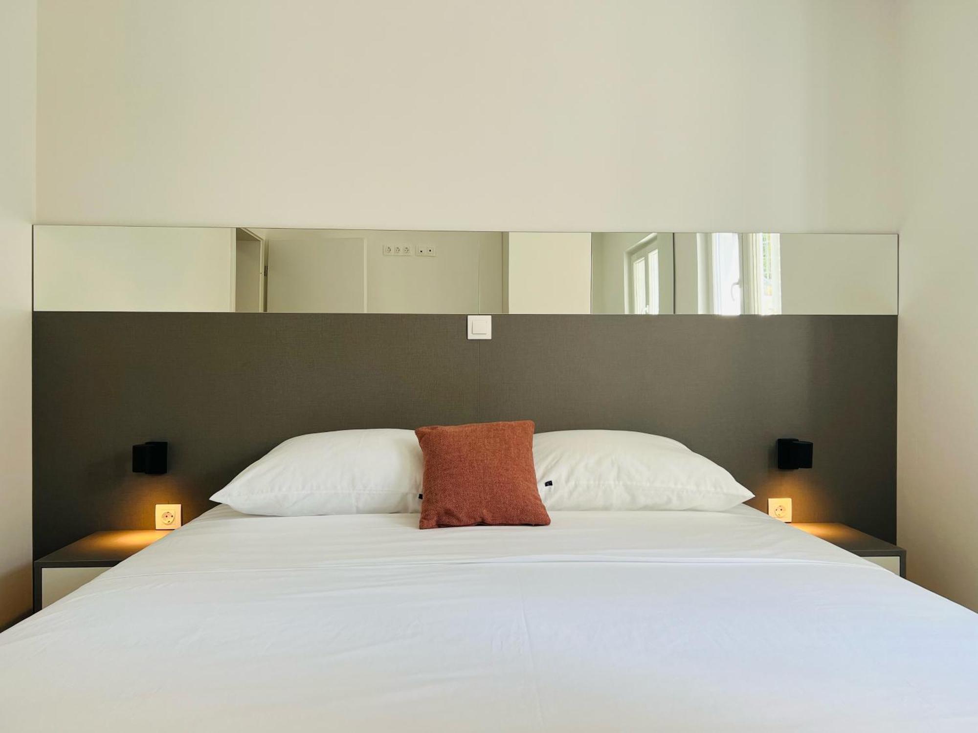 Avis Apartment