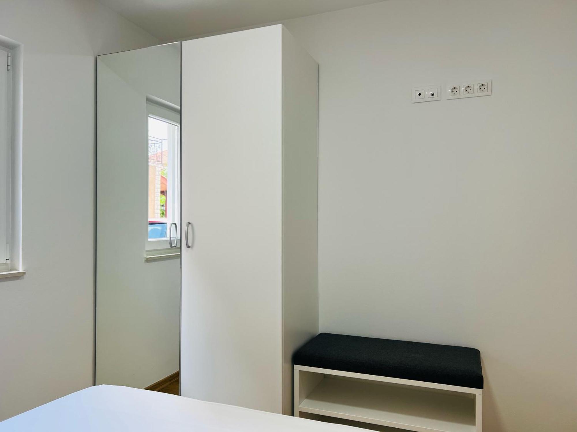 Avis Apartment